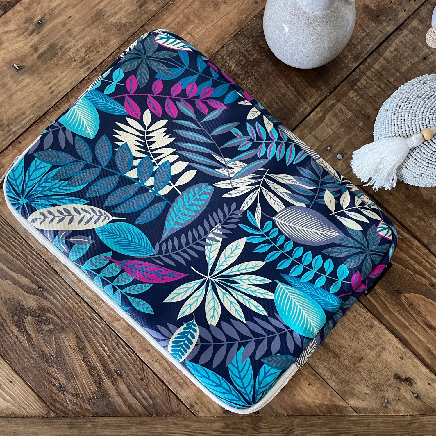 Lecoinpochette Amazone Bleu housse PC fleurie