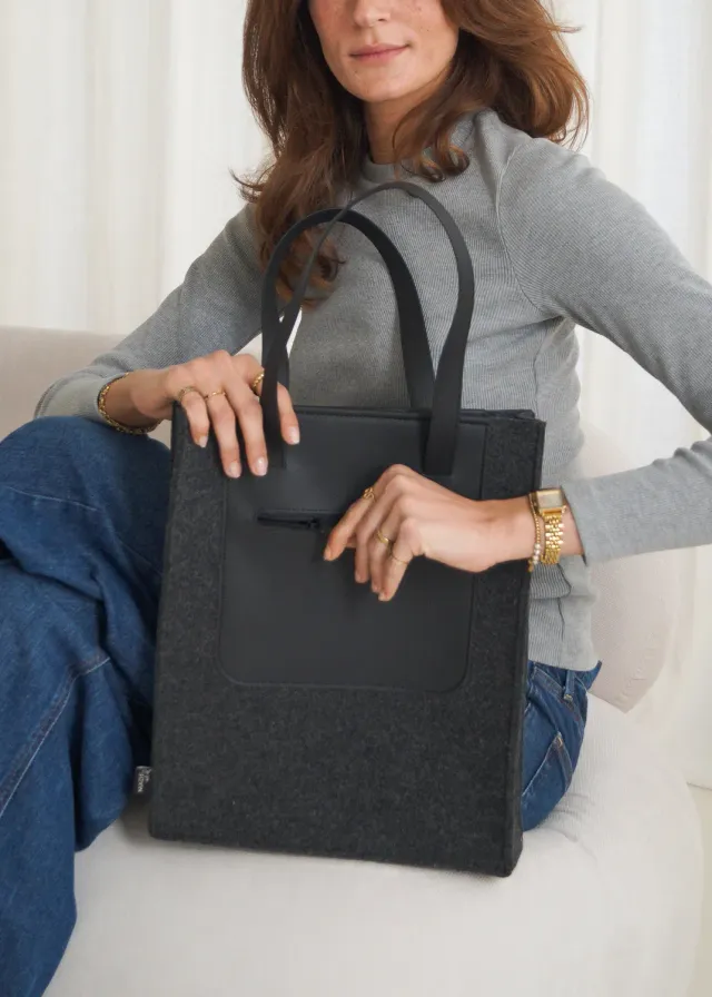 Made Out Of KIEN sac noir feutrine recyclée vegan