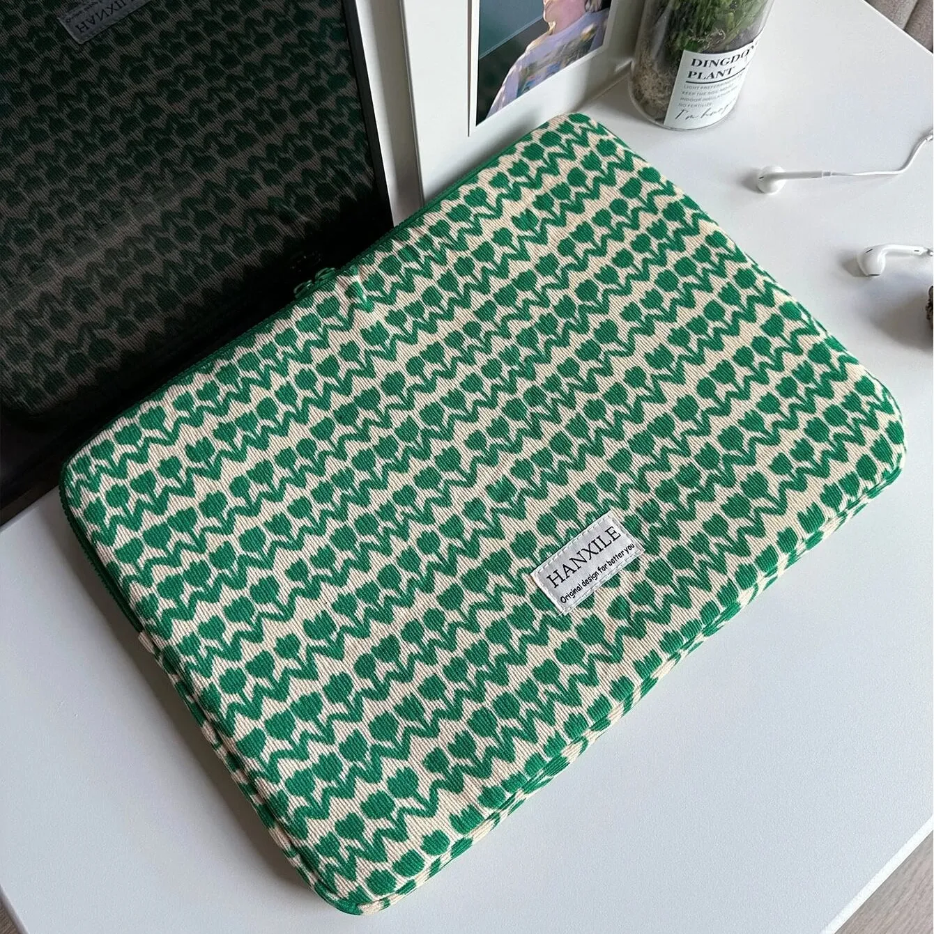 Lecoinpochette Nina housse PC tissu tulipe