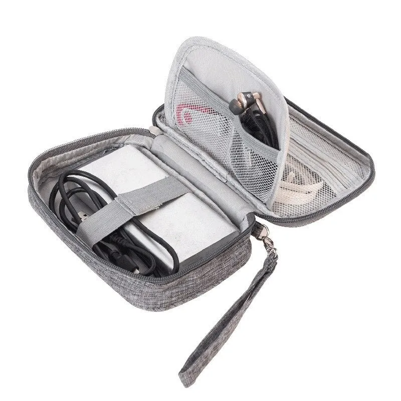 Lecoinpochette trousse câble ordinateur noire polyester