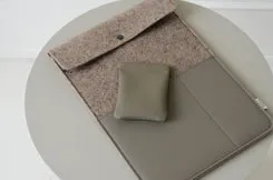 Made Out Of BEAU housse laptop feutrine