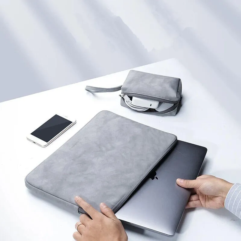 Lecoinpochette Fluffy housse ordinateur daim