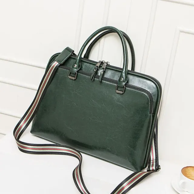 Lecoinpochette Empire sac ordinateur vert cuir PU