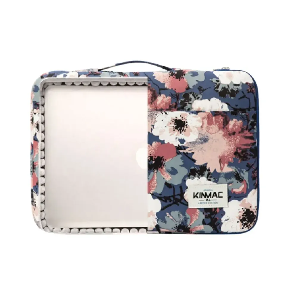 Lecoinpochette Camélia housse PC fleurie