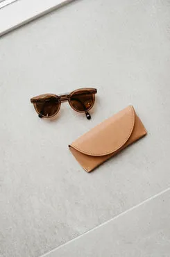 Made Out Of JOHAN étui à lunettes aimanté cuir