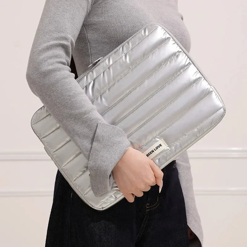 Lecoinpochette Silver housse ordinateur matelassée argentée