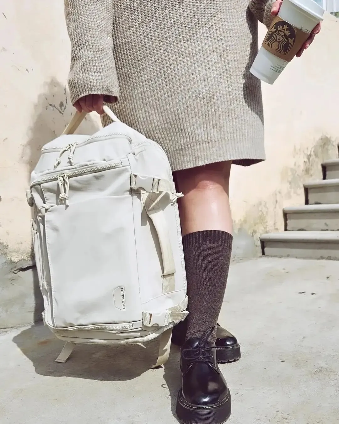 Lecoinpochette Era sac à dos ordinateur 15,6 pouces beige 35L