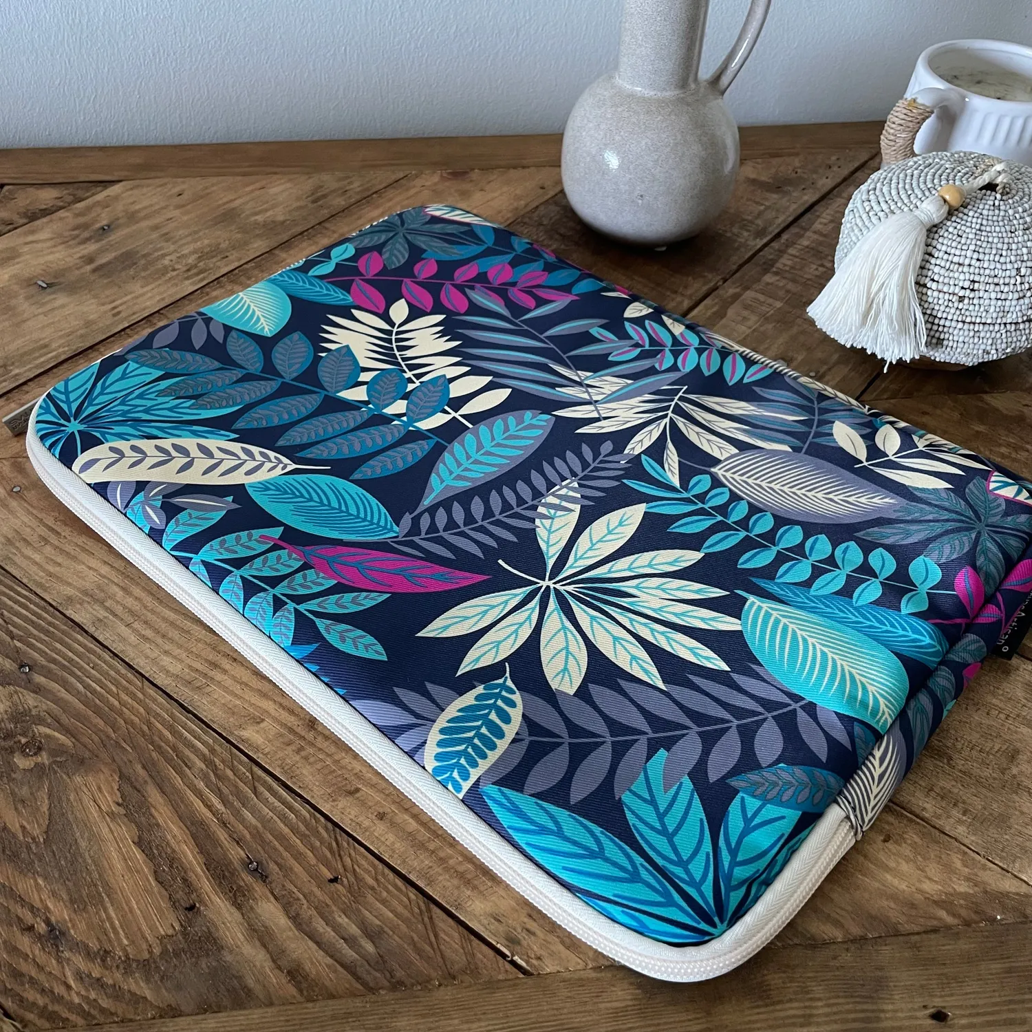 Lecoinpochette Amazone Bleu housse PC fleurie