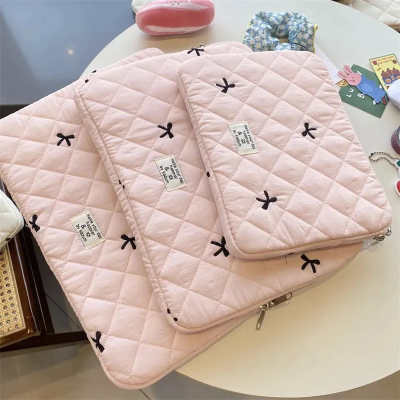 Lecoinpochette Nouna housse ordinateur rose matelassée