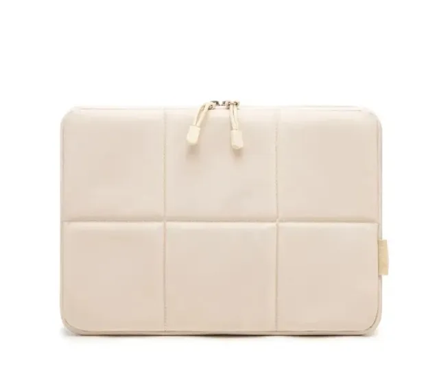 Lecoinpochette Latte Housse Ordinateur Beige Matelassée