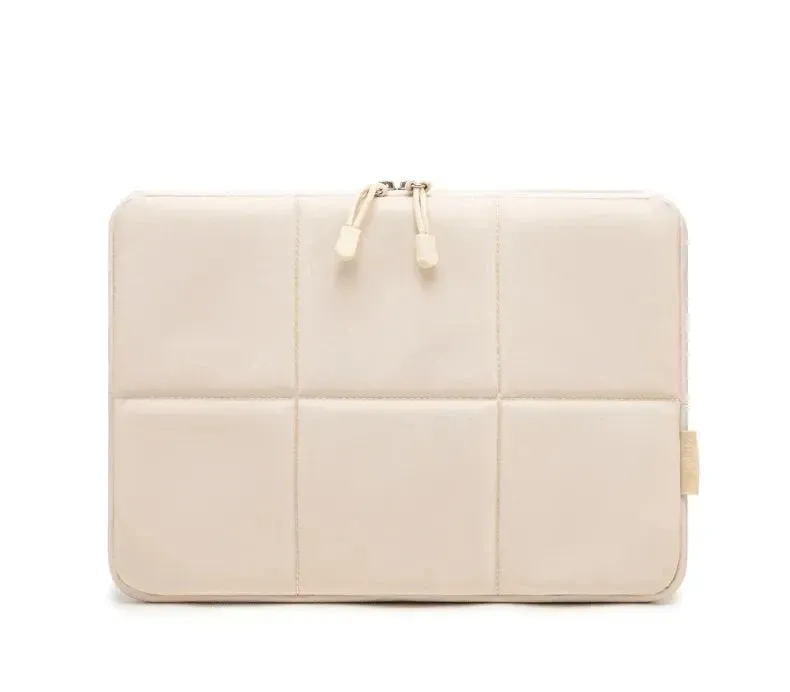 Lecoinpochette Latte Housse Ordinateur Beige Matelassée