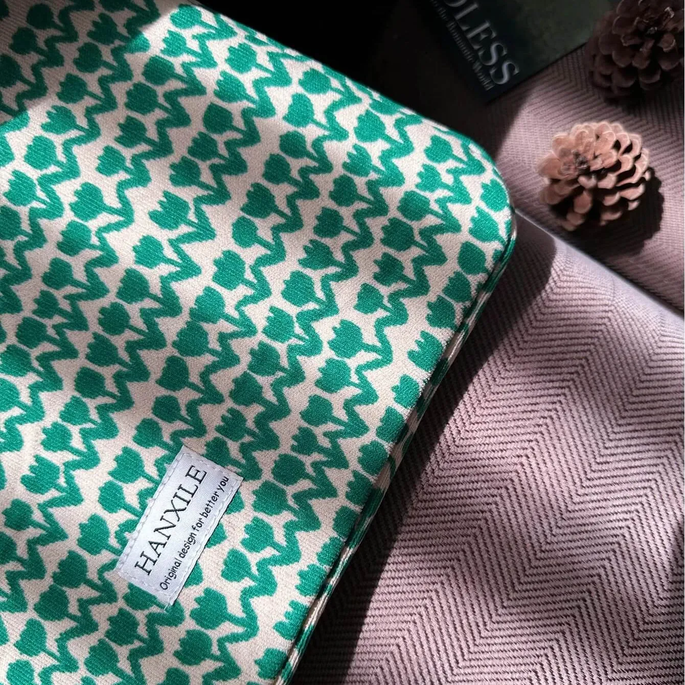 Lecoinpochette Nina housse PC tissu tulipe