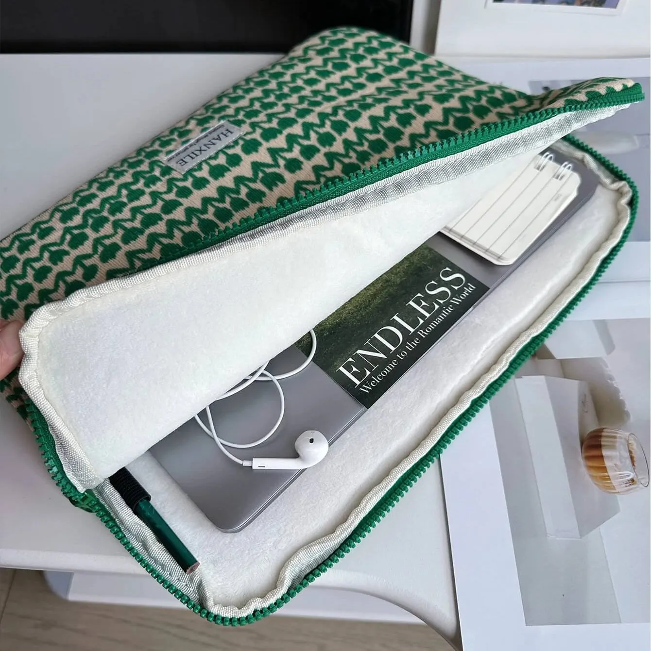 Lecoinpochette Nina housse PC tissu tulipe