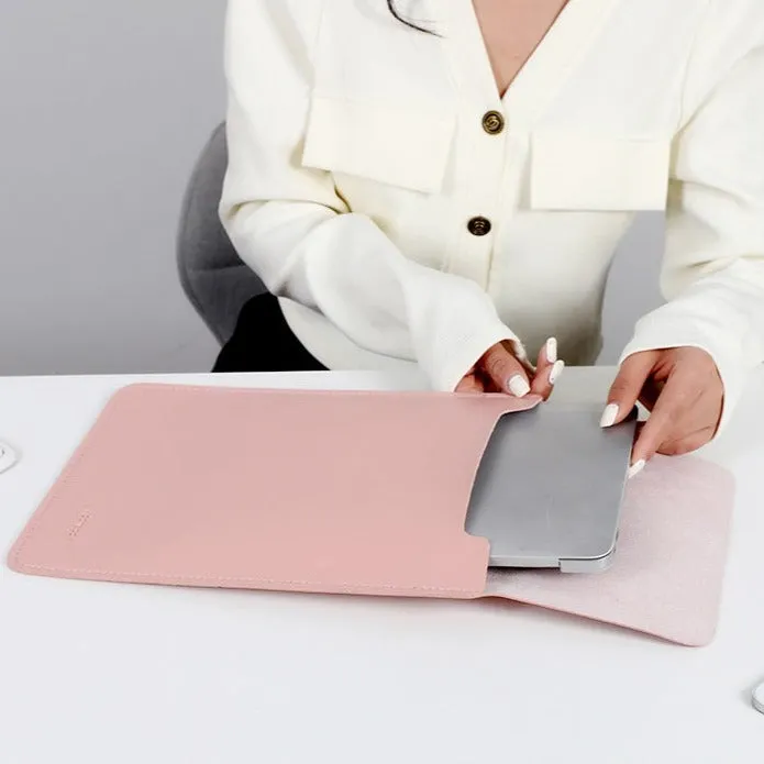 Lecoinpochette MacBook Air housse cuir rose bonbon